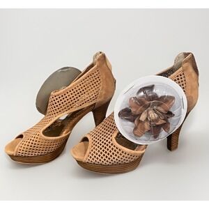 Söfft Tan Leather Peep Toe Cone Heels Women's Size 8.5 Flower New Without‎ Box
